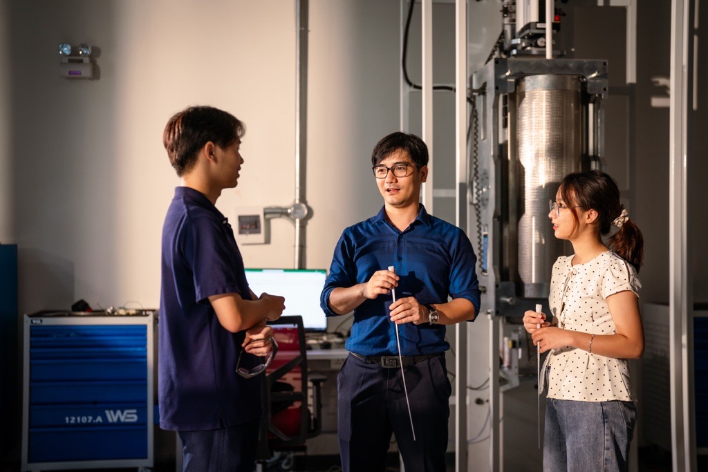 Nghiên Cứu Đột Phá Của VinUni Lên Tạp Chí Hàng đầu Thế Giới về Khoa học Vật Liệu – Advanced Materials